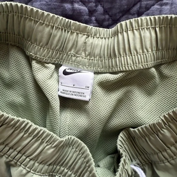 Nike Men’s Standard Fit Shorts – Green - Picture 5 of 6